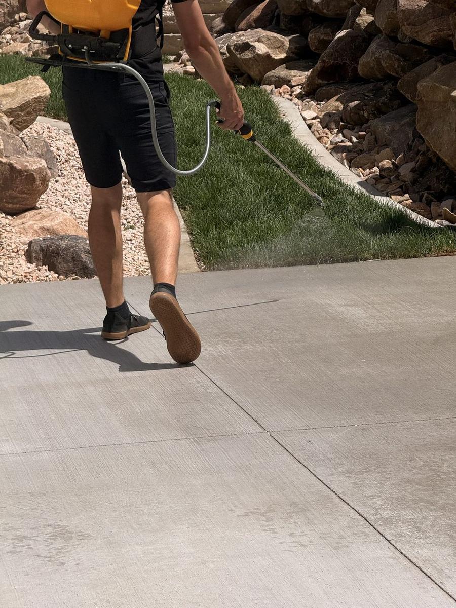 Washing a driveway edge