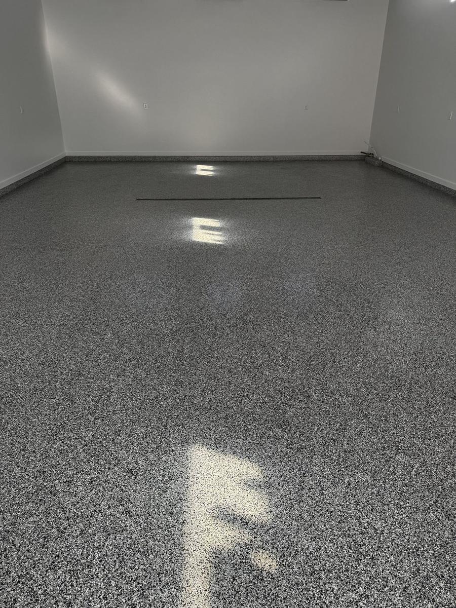 Flake floor in an empty room