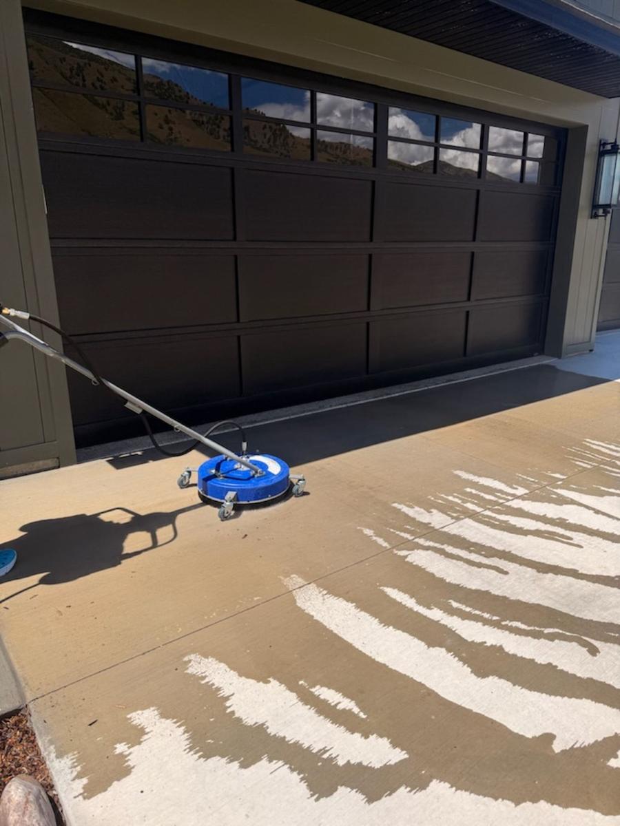 Surface cleaner on a driveway